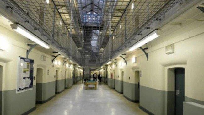 El infierno en la tierra: La prisión donde Trump envió a Nicolás Maduro y los reos célebres que lo acompañan