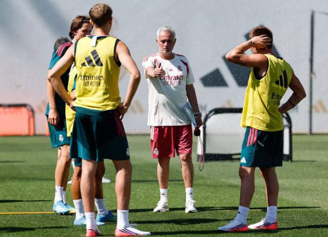 Mourinho ya manda en el Real Madrid: los 8 jugadores que tuvo disponibles