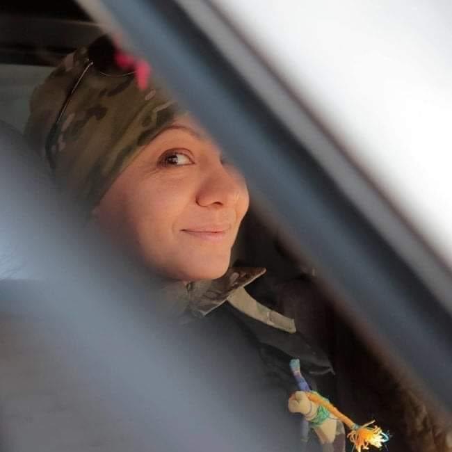 Escritora y madre: así murió la primera mujer soldado junto a su pareja en Ucrania tras los ataques de Rusia en Kiev