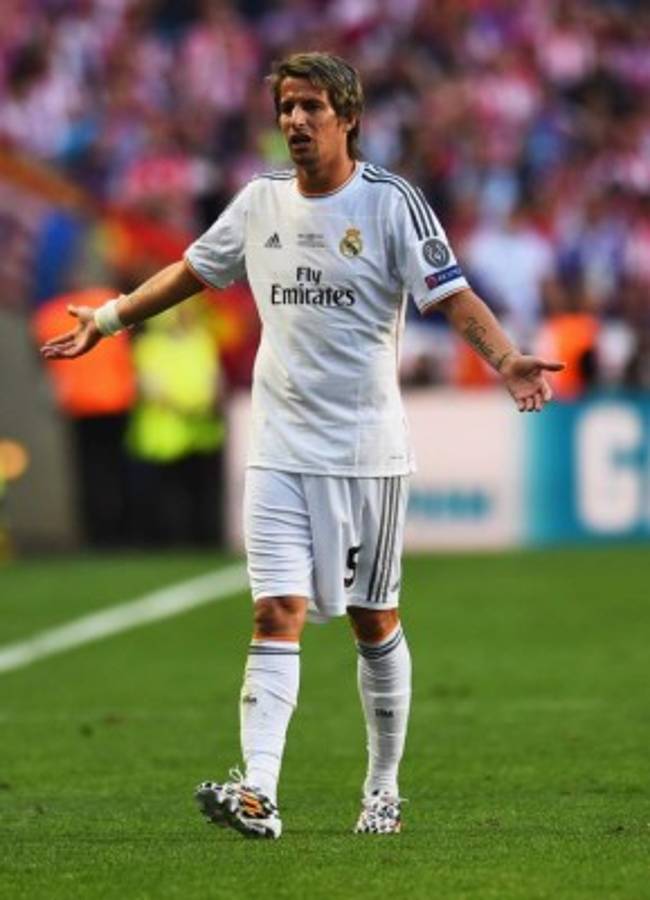 Los 11 reconocidos futbolistas que están sin equipo y buscan una oportunidad en el mercado de fichajes