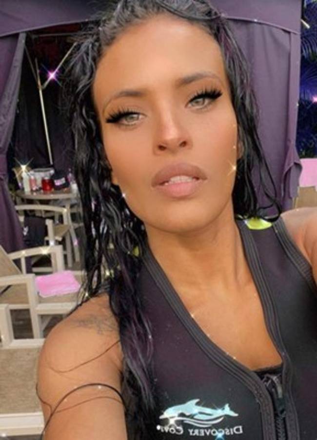 Zelina Vega se salta las normas de la WWE y se convierte en modelo para adultos