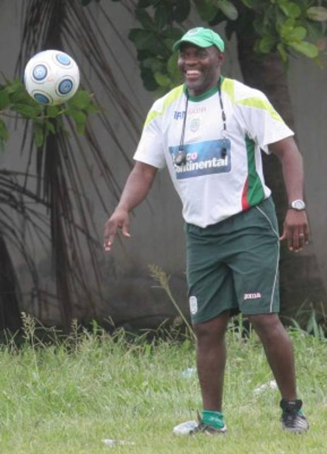 Grandes futbolistas hondureños sin suerte o alejados de la dirección técnica