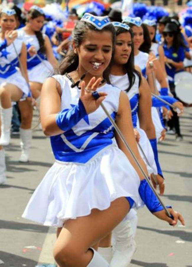 FOTOS: Las bellas chicas que adornan las fiestas patrias de Honduras
