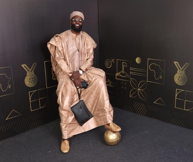 Estuvo en Real Madrid, planeó su muerte y la pandemia lo retiró: la nueva y sorprendente vida de Emmanuel Adebayor