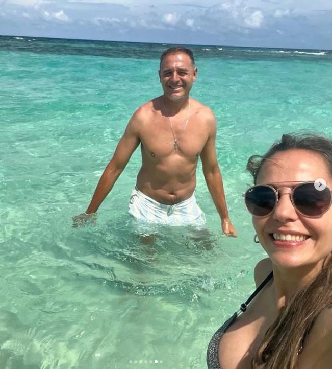 Su esposa deslumbró: Así fueron las vacaciones de “La Tota” Medina, entrenador de Motagua, en Roatán