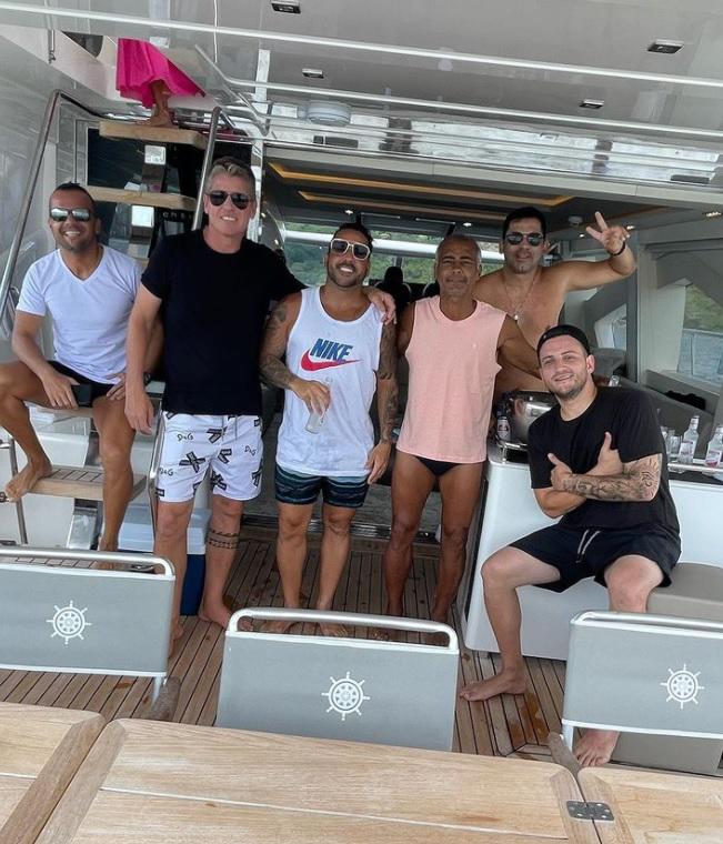 Puros lujos: Critican la millonaria vida del senador Romario en medio de la crisis y hambre en Brasil