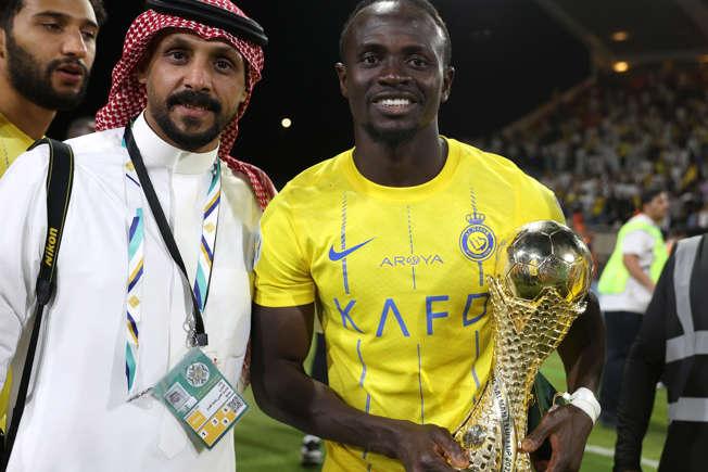 La deslumbrante forma que Sadio Mané gasta la fortuna que gana en Arabia ¿De cuánto es su salario?