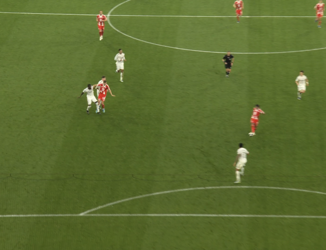 No se vio por TV: Mbappé y su gesto de enfado con la afición, el encapuchado, la jugada de la polémica, ¿y el VAR?