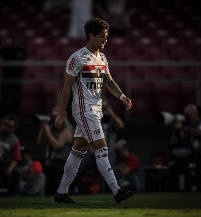 La vida loca de Pato, el brasileño que pudo ser el mejor “9” del mundo: Vivió en el hotel del sexo y le apareció un tumor