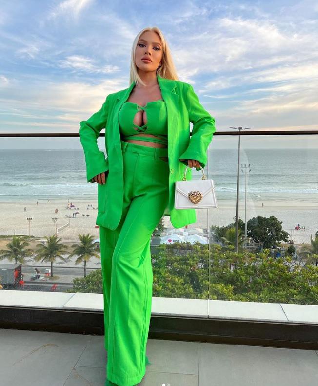 Karoline Lima, la sensual novia de crack del Real Madrid que dejó con la boca abierta a todos en el Bernabéu