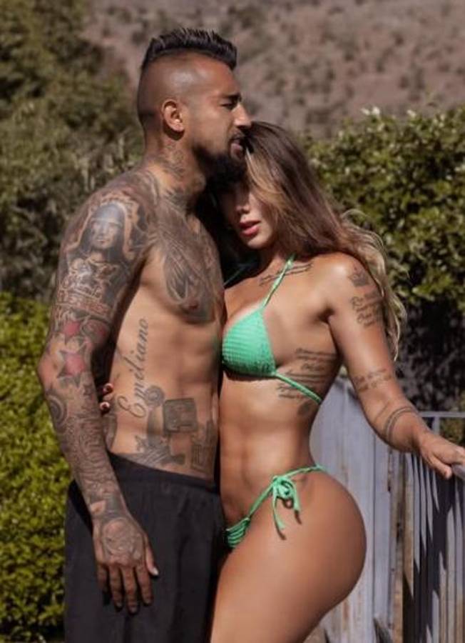 Arturo Vidal se fue a Medio Oriente con su exuberante novia y así fue recibido: “Vacaciones con mi mamacita”
