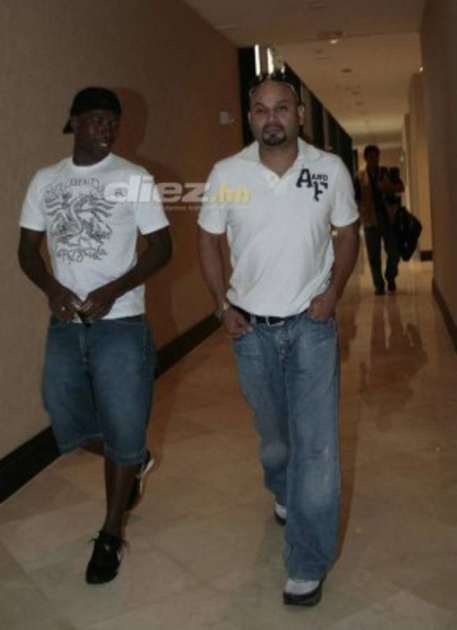 Los celulares, lentes, bolsos y ropa... ¡Así era la moda de los futbolistas hondureños hace una década!