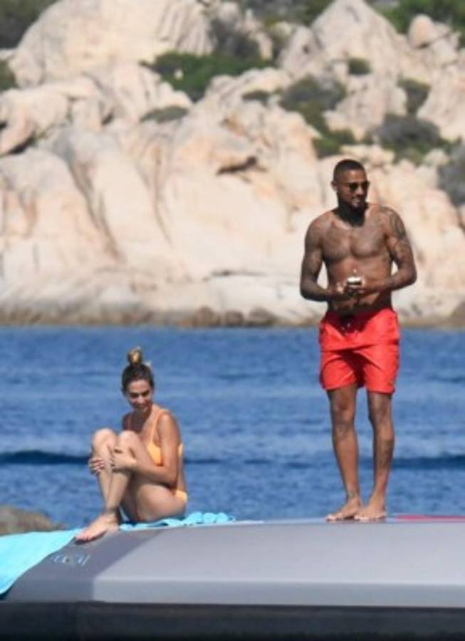 Picantes vacaciones: Melissa Satta deslumbra junto a Kevin Prince Boateng en Cerdeña