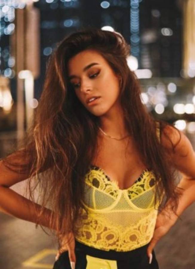 Así es Marta Díaz, la sensual youtuber 'rechazada' por un crack que prefiere el PlayStation 5