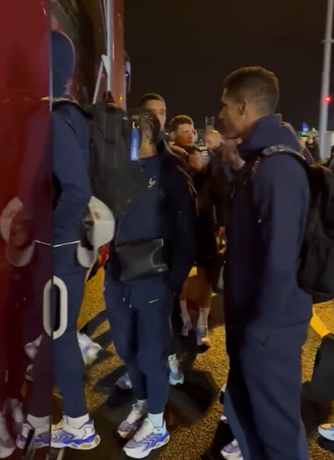 ¿Cómo los recibieron? Así regresó la selección de Francia a París después de perder la final del Mundial contra Argentina