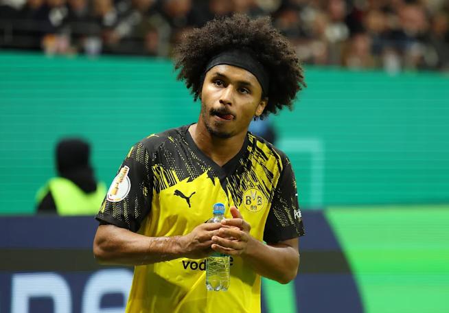 El insólito motivo por el que la estrella del Borussia Dortmund dejaría el club: la petición de su novia