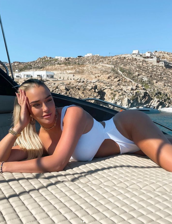 Así es la preciosa modelo y Dj de ojos azules que se casó en secreto con crack del Manchester City