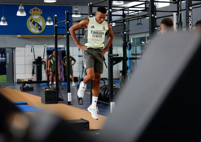 Real Madrid regresó a los trabajos: el curioso motivo por el que Franco Mastantuono sigue apartado del grupo