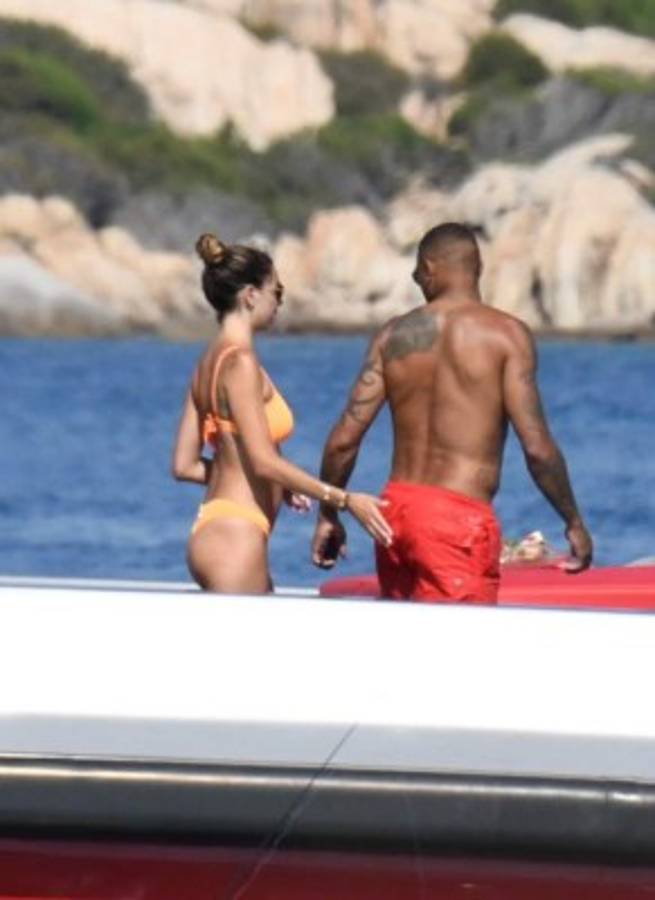 Picantes vacaciones: Melissa Satta deslumbra junto a Kevin Prince Boateng en Cerdeña