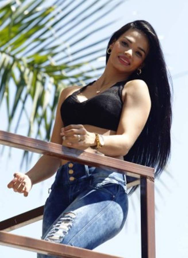 ¡Ufff! Ella es Dixly Soler, la despampanante modelo amante de las pesas