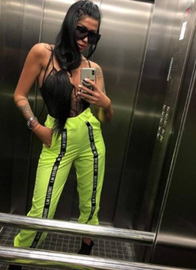 Encontrado con 26 hombres y 9 mujeres: Detienen a árbitro de Champions por prostitución, tráfico de armas y drogas  