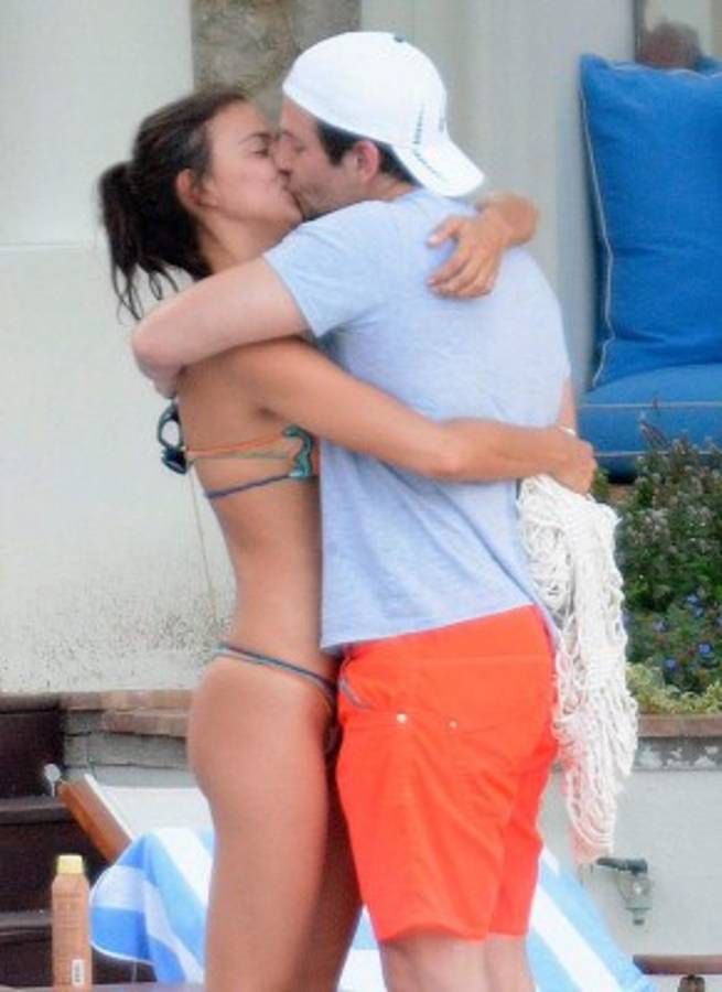 Entre rumores de embarazo, playas y besos, así es la vida de Irina Shayk lejos de Cristiano