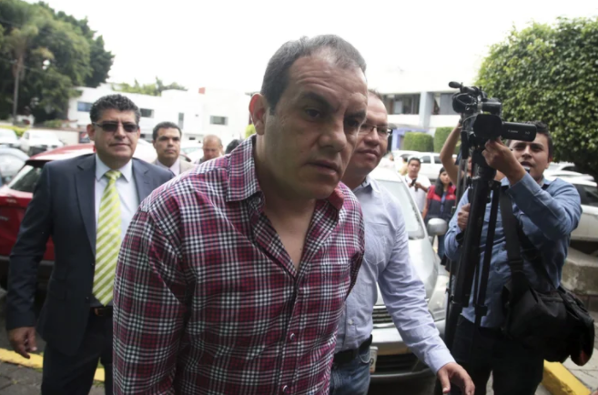 El presente inesperado de Cuauhtémoc Blanco: lo que cobra como gobernador, las fotos con criminales y una narcomanta