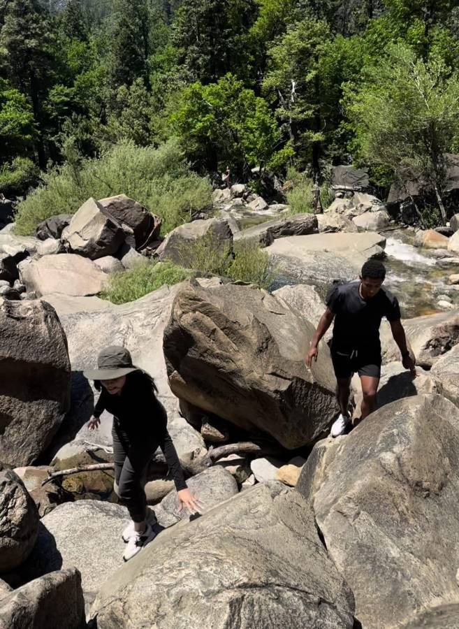 Choco Lozano se divierte con su bella pareja: Así son las vacaciones del hondureño previo a definir su futuro
