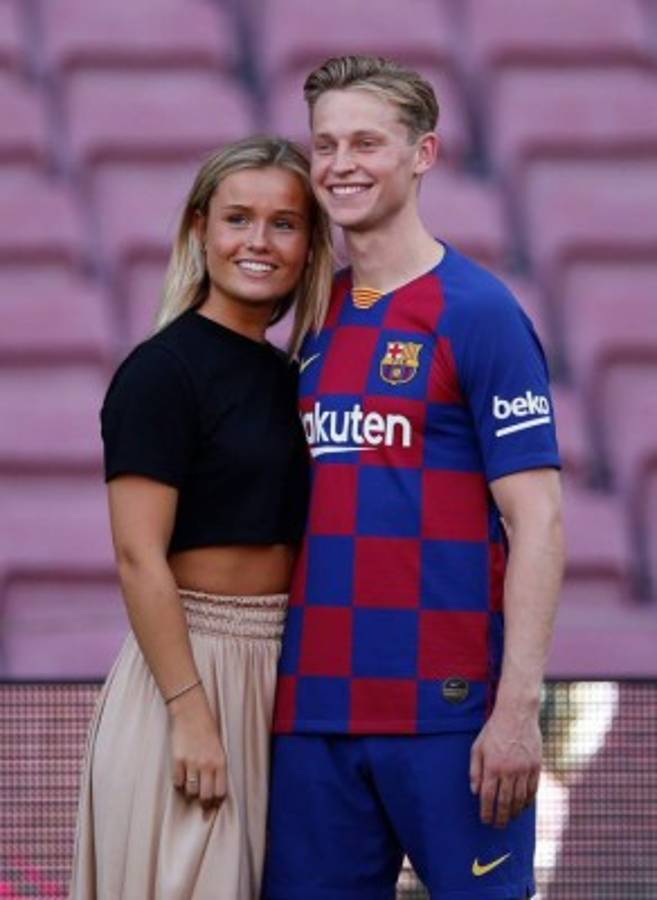 La bella novia de Frenkie De Jong deslumbró en la presentación del jugador en el Camp Nou