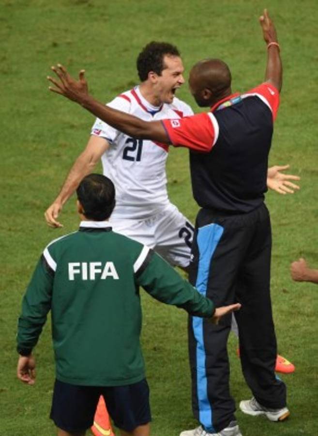 Los ticos celebran a lo grande su espectacular debut