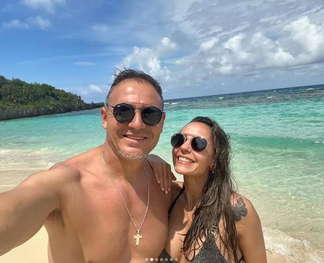Su esposa deslumbró: Así fueron las vacaciones de “La Tota” Medina, entrenador de Motagua, en Roatán