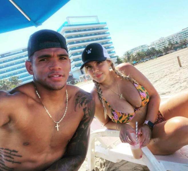 Le filtraron una foto íntima con su esposa y aclara la situación: “Hemos recibido intentos de extorsión”