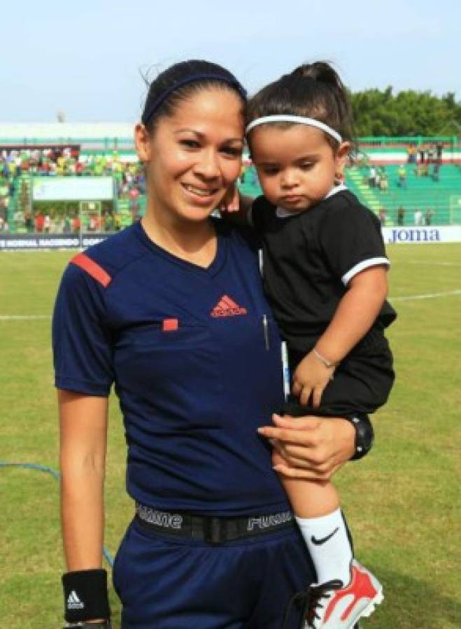 ¡FELICIDADES! Las madres futboleras que adornan los estadios en Honduras