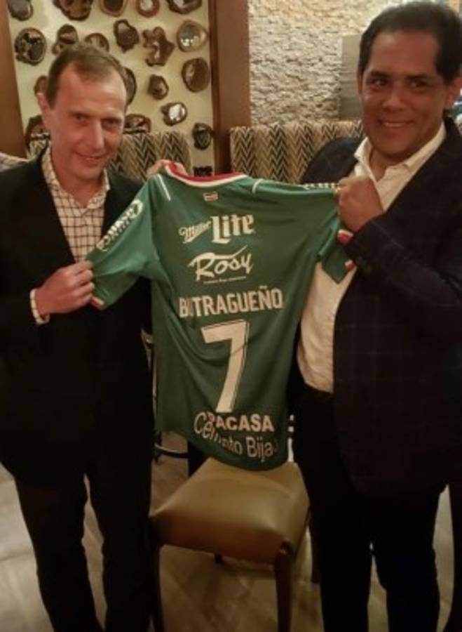 Famosos artistas y futbolistas que han posado con la camisa de clubes hondureños y de la Selección Nacional