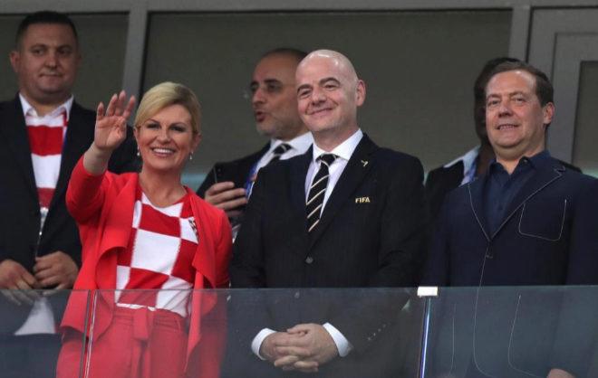 Fue un talismán en Rusia-2018 y ahora promete volver para la final en Qatar: ¿Qué fue de la hermosa expresidenta de Croacia?