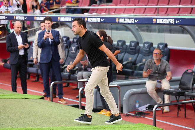 NO SE VIO EN TV: Fue abucheado y no jugó un solo minuto; Dani Alves recibe lo que quería y la promesa de Xavi que ilusiona al Barcelona