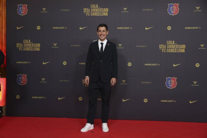 Piqué y Clara Chía llegaron a la fiesta del Barcelona: el tímido beso, los invitados y las grandes ausencias