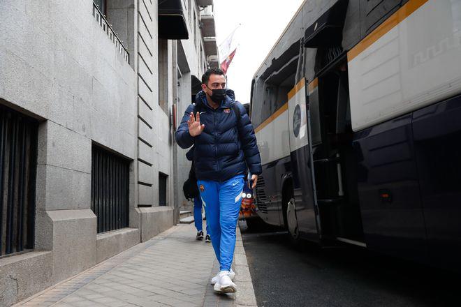 ¡Tractores en la calle! Así fue la caótica llegada de Barcelona al hotel y la pregunta que no quisieron responder Laporta y Florentino