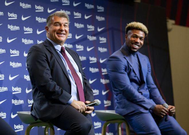 Regalo de Laporta, nuevo dorsal y su monstruoso físico: Así fue la presentación de Adama Traoré con el Barcelona