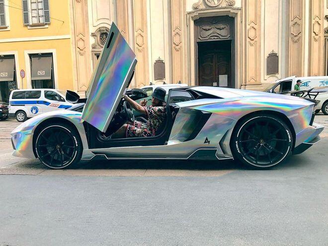 Autos, mansiones y su avión: Así es la vida de millonario de Aubameyang, el nuevo fichaje del Barcelona