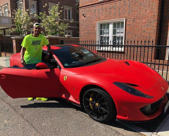 Autos, mansiones y su avión: Así es la vida de millonario de Aubameyang, el nuevo fichaje del Barcelona