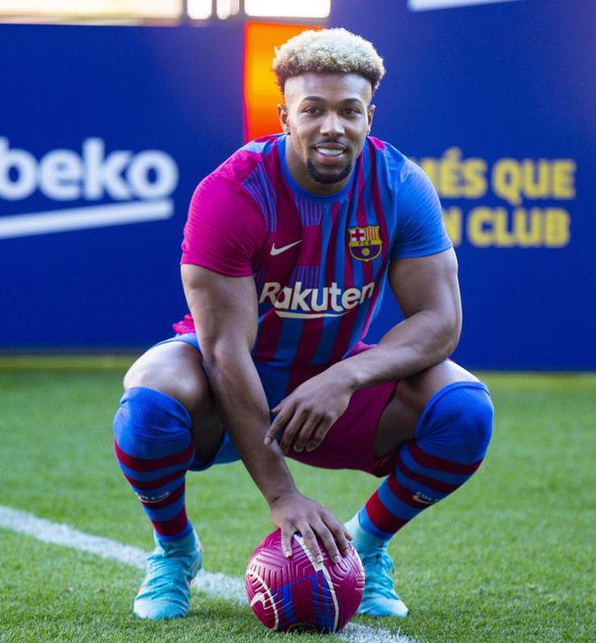 Regalo de Laporta, nuevo dorsal y su monstruoso físico: Así fue la presentación de Adama Traoré con el Barcelona
