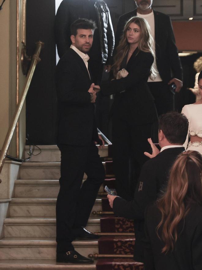 Piqué y Clara Chía llegaron a la fiesta del Barcelona: el tímido beso, los invitados y las grandes ausencias