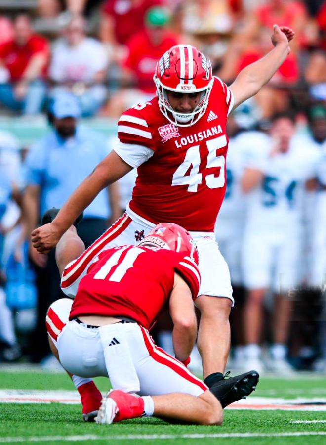 Kenneth Almendares, el hondureño que ganó el premio al mejor pateador de todo el fútbol americano universitario de USA
