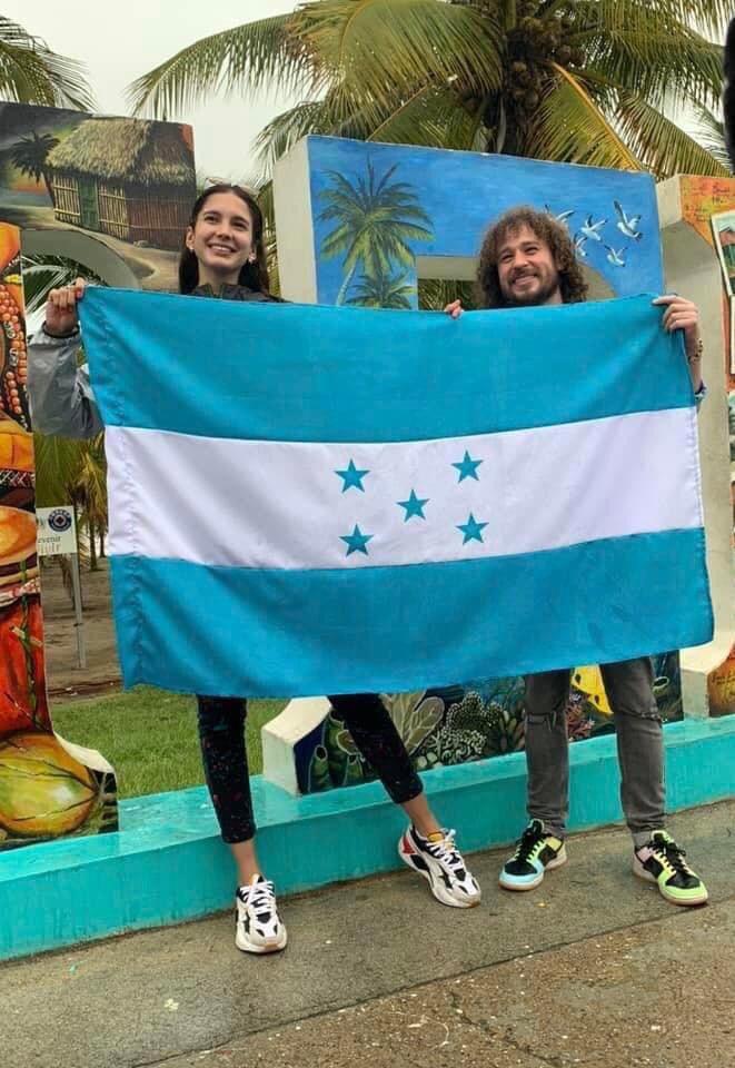 ¡Escoltado, aclamado y visitó cuatro ciudades! Así vivió el youtuber mexicano Luisito Comunica su primer día en Honduras