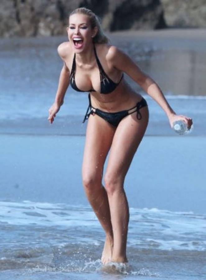 FOTOS: Conejita Playboy mezcla su pasión por el fútbol y los negocios