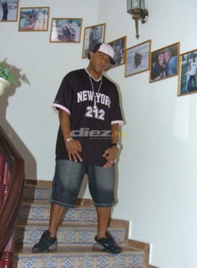 Las 15 fotos de Carlos Pavón en su etapa como rapero que no habías visto