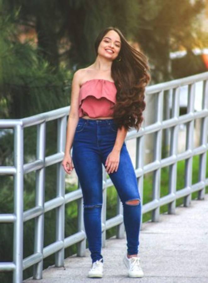 Así es Melissa Handal, la hermosa presentadora de TV y 'barbie' de Instagram