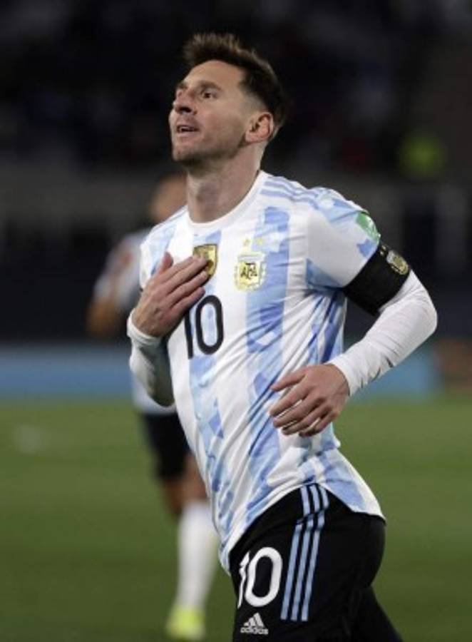 La inolvidable noche de Messi: tres goles, rompe récord, se pone a llorar y descontrol al festejar con la afición