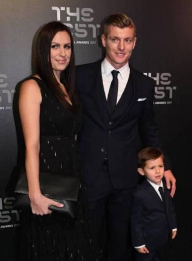 Una es Miss Universo y otra actriz: ¿Quién es la más bella? Las hermosas esposas y novias de los jugadores del Barcelona y Real Madrid